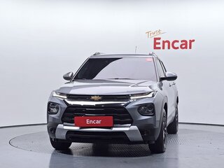 2023 Chevrolet TrailBlazer III, серебристый, 1850000 рублей, вид 2