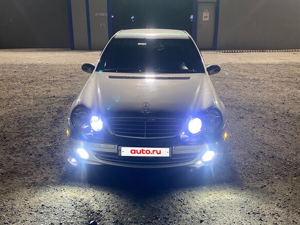 2004 Mercedes-Benz C-Класс 230 II (W203) Рестайлинг, серебристый, 800000 рублей - вид 2