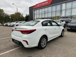 2018 Kia Rio IV, белый, 1339000 рублей, вид 5