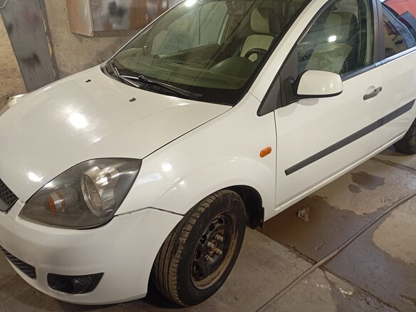 2007 Ford Fiesta Mk5, белый, 290000 рублей - вид 4