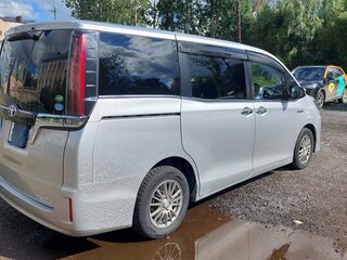 2018 Toyota Esquire I Рестайлинг, серебристый, 2375000 рублей, вид 1