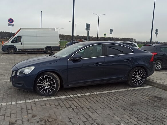 2013 Volvo S60 II, синий, 800000 рублей - вид 4