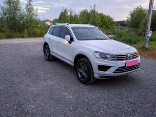 2015 Volkswagen Touareg II Рестайлинг, белый, 2400000 рублей, вид 3