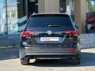 2018 Volkswagen Tiguan II, чёрный, 2000000 рублей, вид 5