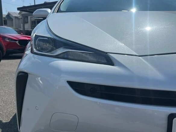 2022 Toyota Prius IV Рестайлинг (XW50), белый - вид 15