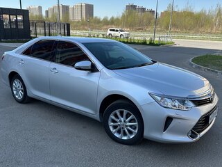 2017 Toyota Camry VII (XV50) Рестайлинг 2, серебристый, 2590000 рублей, вид 3