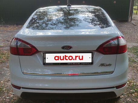 2017 Ford Fiesta Mk6 Рестайлинг, белый, 599000 рублей, вид 4