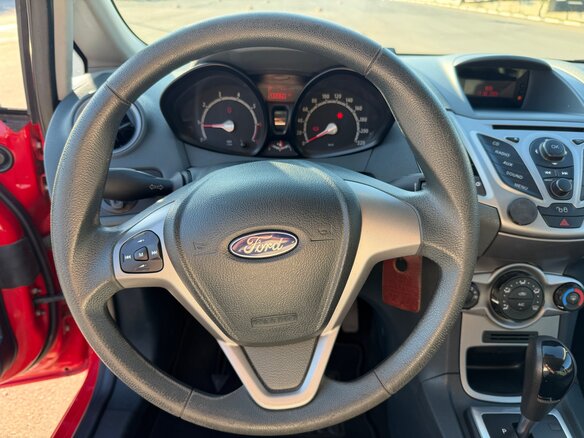 2009 Ford Fiesta Mk6, красный - вид 15