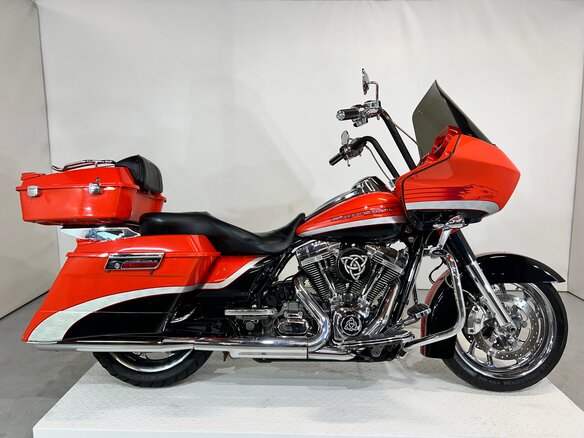 2009 Harley-Davidson CVO Road Glide, красный, 950000 рублей