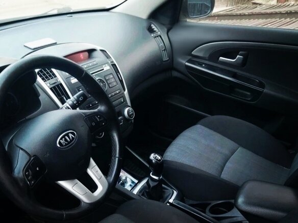 2012 Kia Ceed I Рестайлинг, серебристый, 890000 рублей - вид 4