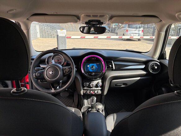 2019 Mini Hatch Cooper III (F55/F56) Рестайлинг, красный, 1800000 рублей - вид 12