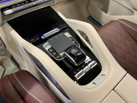 2026 Mercedes-Benz Maybach GLS 600 I Рестайлинг, чёрный, 29980000 рублей - вид 30