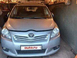 2010 Toyota Verso I, серебристый, 940000 рублей, вид 3