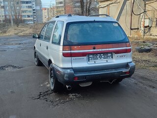 1997 Mitsubishi Chariot II, серебристый, 130000 рублей, вид 3