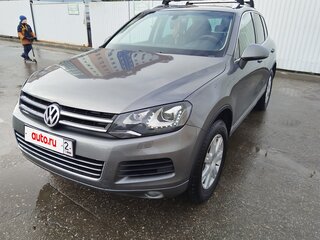 2014 Volkswagen Touareg II, серый, 1700000 рублей, вид 2