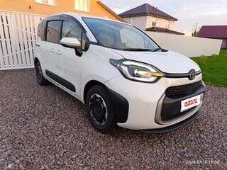 2023 Toyota Sienta III, белый, 1650000 рублей, вид 4