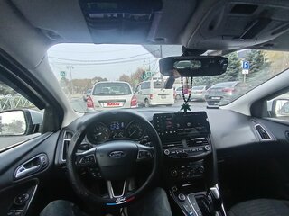 2017 Ford Focus III Рестайлинг, серебристый, 1220000 рублей, вид 2
