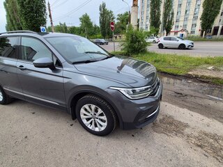 2021 Volkswagen Tiguan II Рестайлинг, серый, 2600000 рублей, вид 1