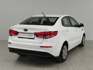 2016 Kia Rio III Рестайлинг, белый, 1144000 рублей, вид 5
