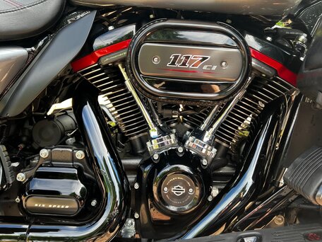 2019 Harley-Davidson CVO Limited, серебристый, 3300000 рублей, вид 3
