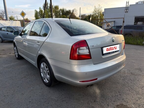 2012 Skoda Octavia II (A5) Рестайлинг, серебристый, 808000 рублей - вид 4