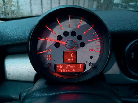2012 Mini Hatch Cooper II (R56) Рестайлинг, белый - вид 15