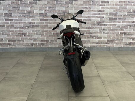 2023 Triumph Speed Triple, белый, 1472000 рублей, вид 5