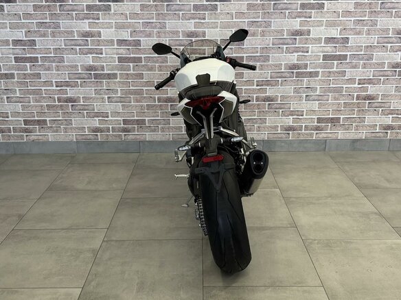 2023 Triumph Speed Triple, белый, 1472000 рублей - вид 4