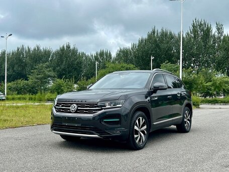 2021 Volkswagen Tayron I, чёрный, 2350000 рублей, вид 1