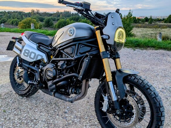 2024 Benelli Leoncino 800 Trail, серый, 600000 рублей - вид 3