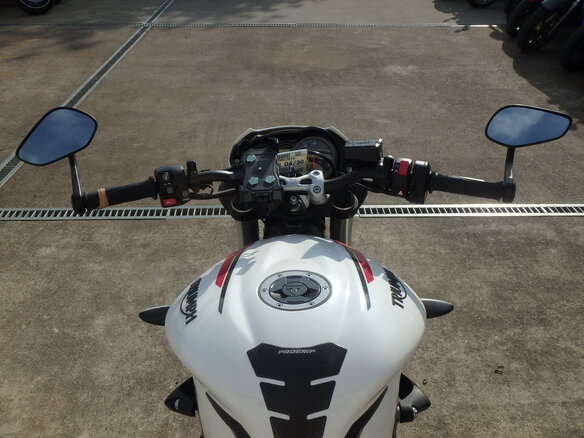 2021 Triumph Street Triple, белый, 820000 рублей - вид 17