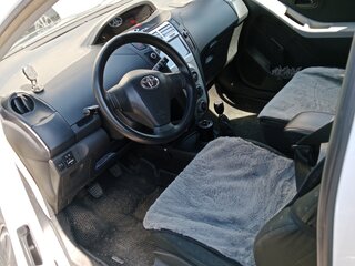 2007 Toyota Yaris II, белый, 399000 рублей, вид 4