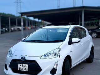 2016 Toyota Aqua I Рестайлинг, белый, 850000 рублей, вид 2