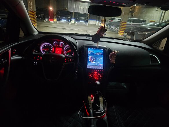 2013 Opel Astra J Рестайлинг, чёрный, 950000 рублей - вид 5