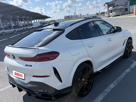 2021 BMW X6 40i III (G06), белый, вид 5