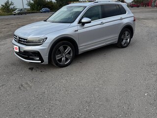 2017 Volkswagen Tiguan II, серебристый, 2350000 рублей, вид 1