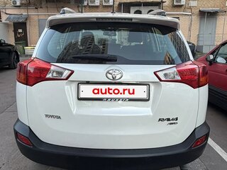 2015 Toyota RAV4 IV (XA40), белый, 1850000 рублей, вид 4