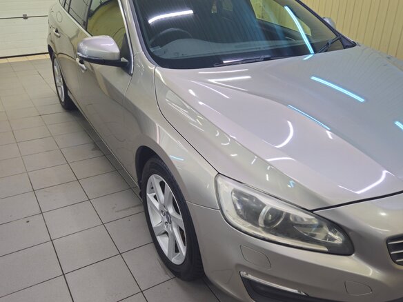 2013 Volvo V60 I, серый, 1225000 рублей