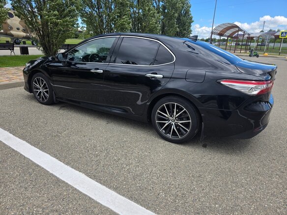 2018 Toyota Camry VIII (XV70), чёрный, 2380000 рублей - вид 1