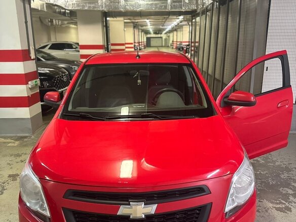 2013 Chevrolet Cobalt II, красный, 700000 рублей