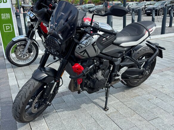 2022 Triumph Trident 660, чёрный, 750000 рублей