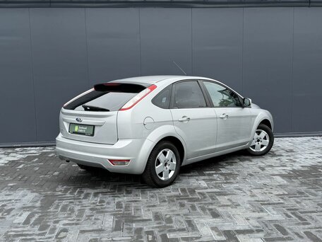 2011 Ford Focus II Рестайлинг, серебристый, 645000 рублей, вид 2