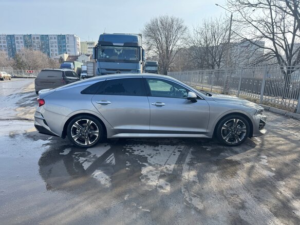2023 Kia K5 III, серый, 3400000 рублей - вид 1