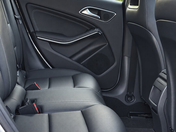2019 Mercedes-Benz CLA 200 I (C117, X117) Рестайлинг, розовый, 1760000 рублей - вид 18