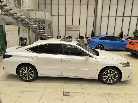 2020 Lexus ES 250 VII, белый, 4220000 рублей - вид 3