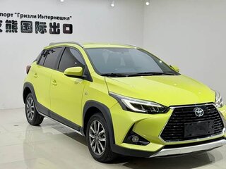 2021 Toyota Yaris IV, жёлтый, 945000 рублей, вид 3