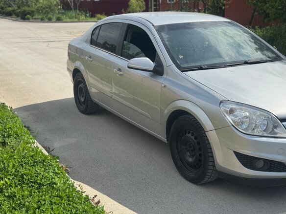 2008 Opel Astra H Рестайлинг, серебристый, 280000 рублей - вид 1