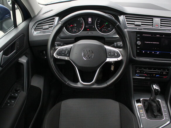 2021 Volkswagen Tiguan II Рестайлинг, синий, 2720000 рублей - вид 7