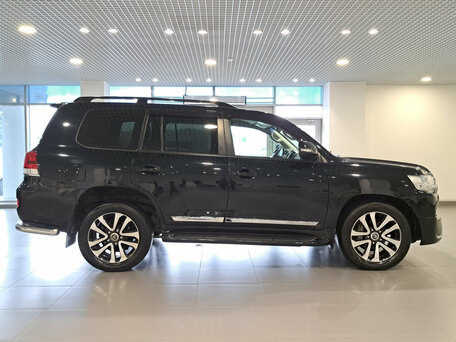 2014 Toyota Land Cruiser 200 Series Рестайлинг 1, чёрный, 4569000 рублей, вид 4