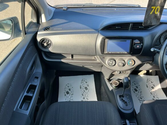 2018 Toyota Vitz III (XP130) Рестайлинг 2, серый - вид 19